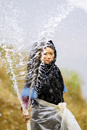“特區(qū)人的愛心感動我們”