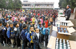 “特區(qū)人的愛心感動我們”